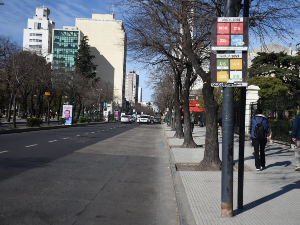 Postales de un viernes desolador tras el paro de micros que afecta a La Plata