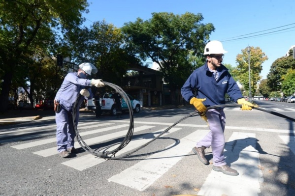 EDELAP advirtió por la presencia de falsos operarios en la ciudad: las recomendaciones para evitar robos