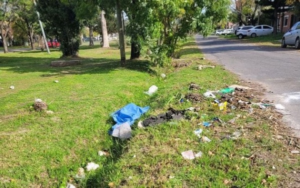 Vecinos de Tolosa pidieron por las mejoras en las condiciones de algunas cañerías que cruzan por las zanjas