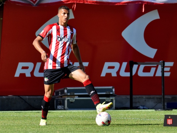 Se formalizó la salida de un futbolista de Estudiantes