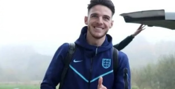 ¡Que vuelva como llegó!: un jugador de Inglaterra llegó a Qatar con un objeto que llamó la atención