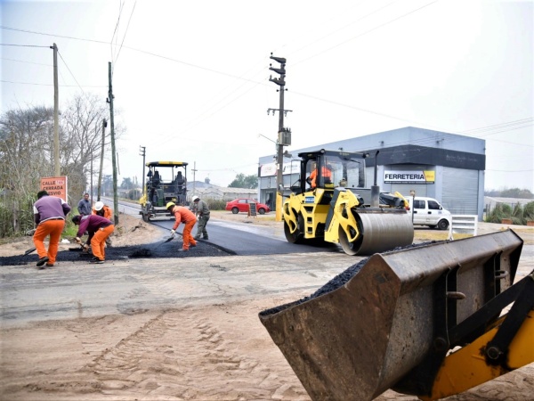 Avanzan las obras hidráulicas y de asfalto en Los Porteños