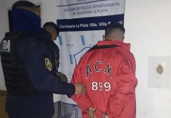 Amenazaron a los vecinos con armas de fuego, se enfrentaron con la policía y terminaron detenidos en La Plata