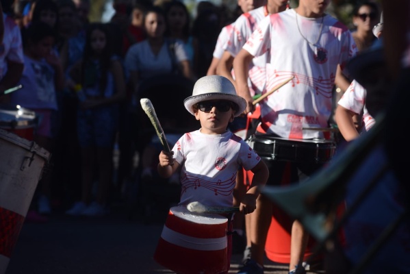 Carnaval en la 'Repu': Con gran éxito, una multitud participó de la primera jornada de festejos