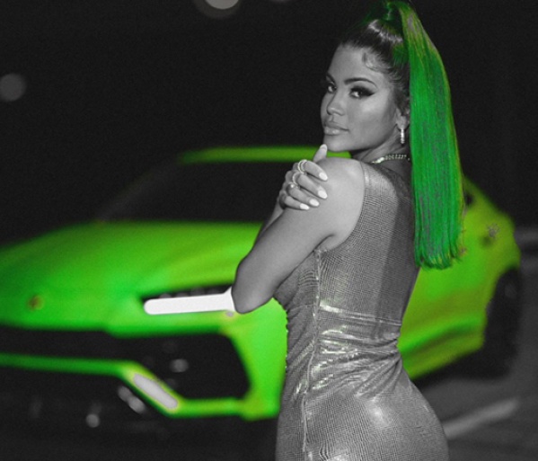 Natti Natasha lanza el videoclip de "Noches en Miami"