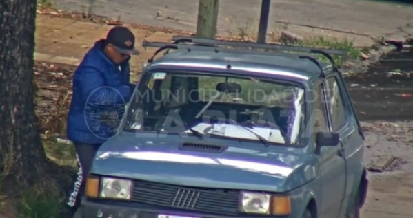 Dos menores de edad quedaron detenidos tras forzar un auto en La Plata y robarse dos cajas de herramientas