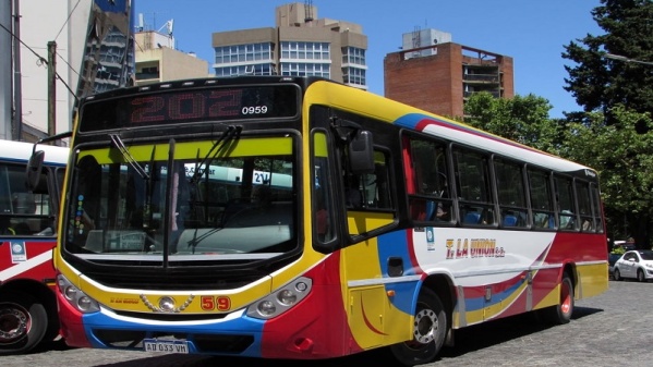 Se levantó la medida de fuerza y vuelven a funcionar los micros de la línea 202