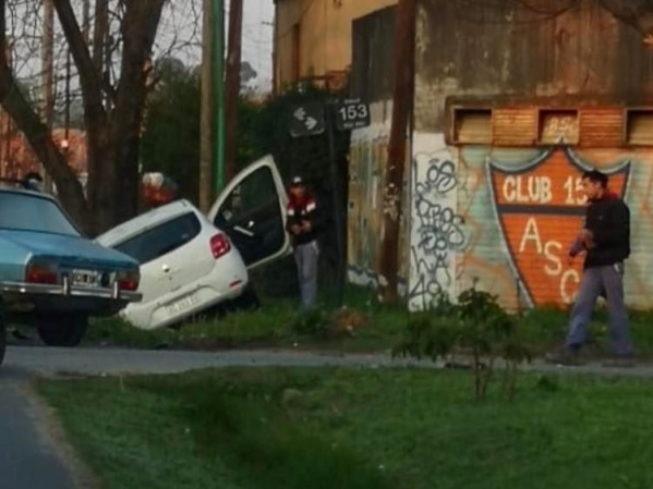 Accidente en Los Hornos dejó como resultado un menor herido