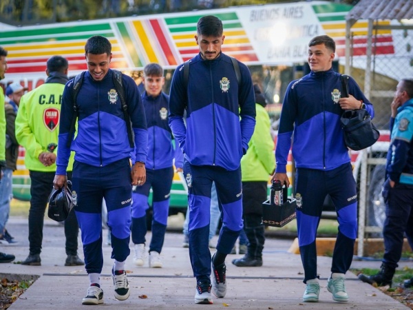 Objetivo Copa Argentina: Gimnasia ya está en Santa Fe con tres bajas y un retorno