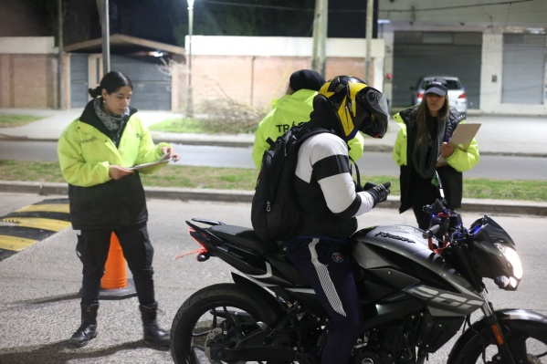 Chequearon 80 vehículos en operativos dinámicos desplegados en puntos neurálgicos de La Plata