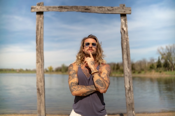 Llegó “Bronceadito” la canción del brasileño Marlon Alves con sonidos tropicales latinos