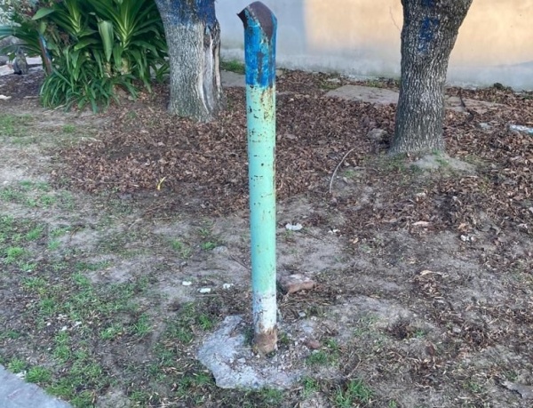 En Ringueletet, los vecinos reclaman por la reparación de un poste de alumbrado público