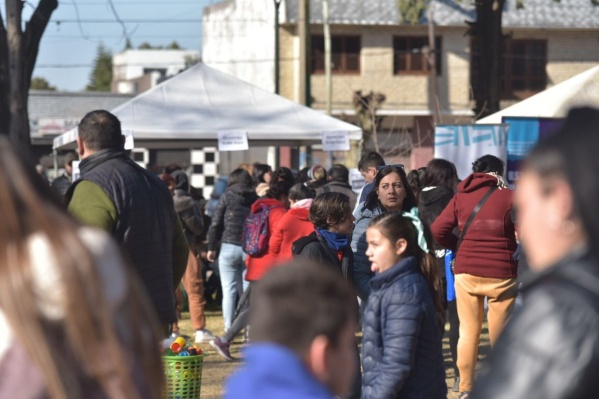 El programa que lleva servicios a los barrios de La Plata ya convocó a 12 mil vecinos y respondió a más de 2 mil consultas