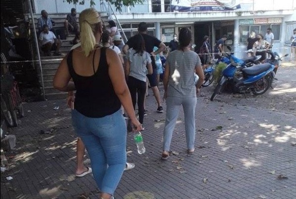 "Hago la fila por vos": el ingenio de una platense que revolucionó las redes