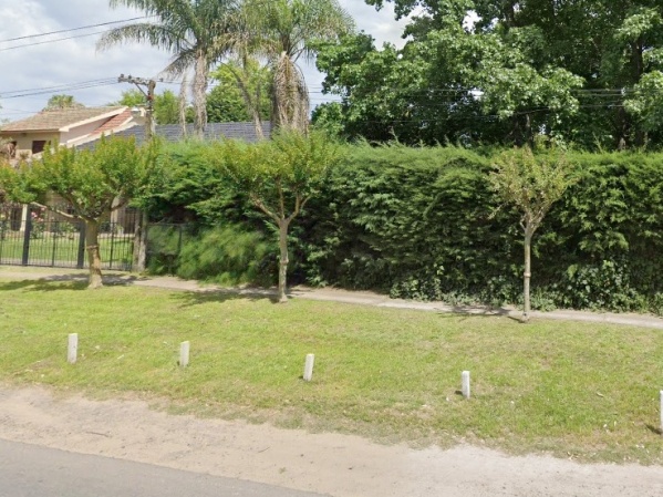 Saltaron el portón y destrozaron los vidrios de una casa para robar en Villa Elisa