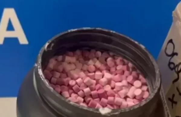 AFIP detect&oacute; droga que iba a ser enviada a Estados Unidos escondida en un frasco de prote&iacute;nas