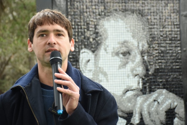 “René fue un luchador toda su vida”: Gastón Castagneto en el homenaje a Favaloro en el Bosque de La Plata