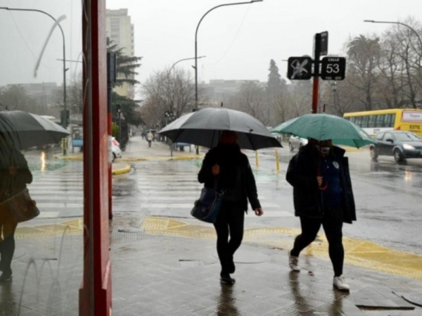 Declaran alerta amarilla para domingo y lunes en La Plata, por tormentas y fuerte viento