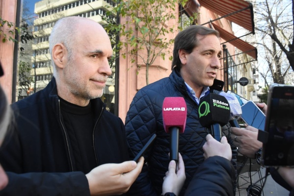 Garro recorrió el paseo comercial de calle 51 con Larreta y reveló que habrá más patrulleros en los próximos días