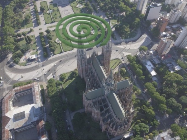 "Pongan uno así, ya no soporto más": subieron una foto de un mega espiral en la Catedral de La Plata y se viralizó