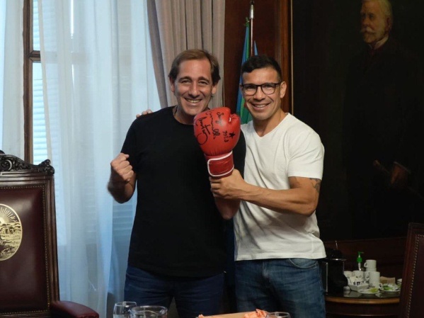 Garro recibió al boxeador "Maravilla" Martínez y protagonizaron un divertido y ocurrente video