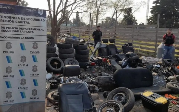 Desmontaron un desarmadero de autos en La Plata