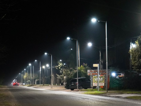 Sumaron columnas de alumbrado público en cercanía a Parque Sicardi