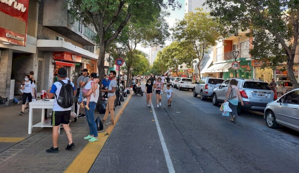 Una mujer perdió la tarjeta de débito y le vaciaron la cuenta en comercios del centro platense