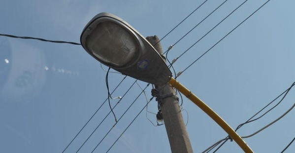 Vecinos de 528 y 10 reclaman por las iluminarias que "no funcionan hace un mes"