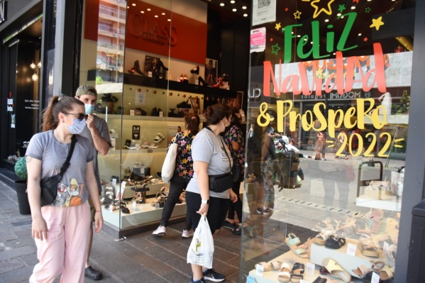 El centro se llenó de platenses para realizar las compras de último minuto