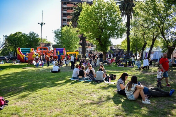 Pregunt&oacute; d&oacute;nde ir a tomar mates en La Plata "sin que vengan los fisuras a manguearte" y lo mataron en las redes