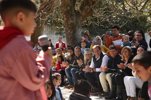 Garro participó de los festejos por el 50º aniversario del Jardín Municipal Nº1 de Los Hornos