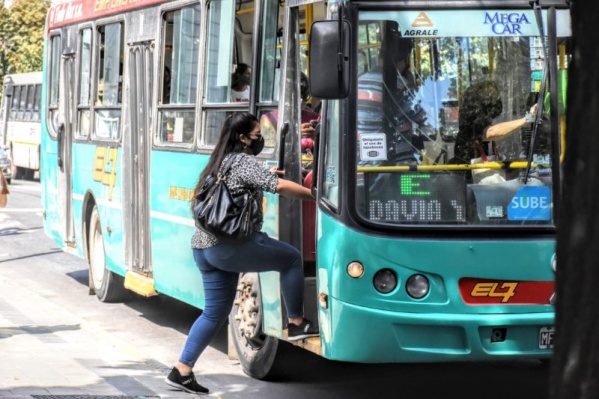 Aumentaron un 40% las compensaciones al transporte público en el interior