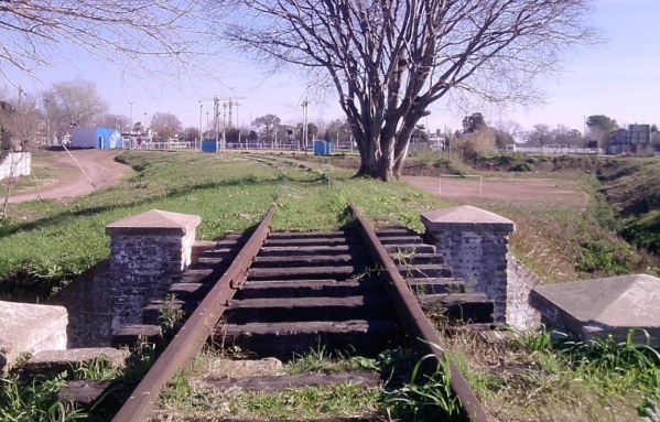 Vecinos de Altos de San Lorenzo reclaman que unos jóvenes tapan a "propósito" un reservorio de agua