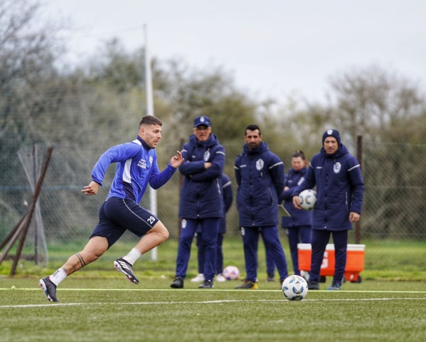 ¿Cómo fue la primera práctica de Gimnasia, qué dirigentes estuvieron en Abasto y cuáles fueron las reuniones?