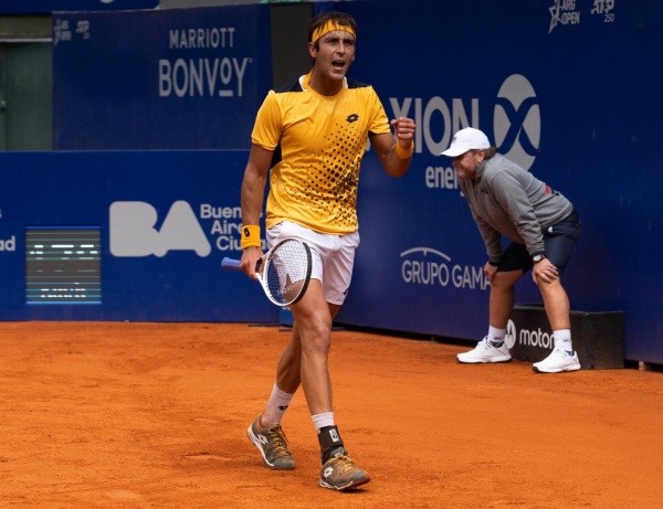El platense Tomás Etcheverry logró un triunfazo y se metió en el cuadro principal del Argentina Open