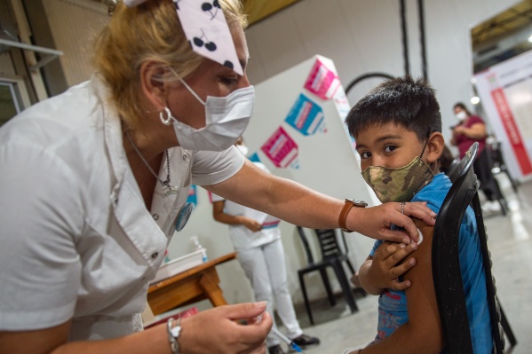 M&aacute;s de dos mil colegios bonaerenses ser&aacute;n sede para vacunar a chicos y chicas