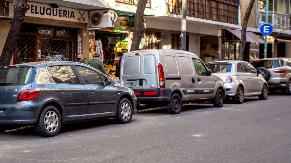 El "método Guinzburg" para conseguir estacionamiento por arte de magia se volvió furor en las redes: "No falla"