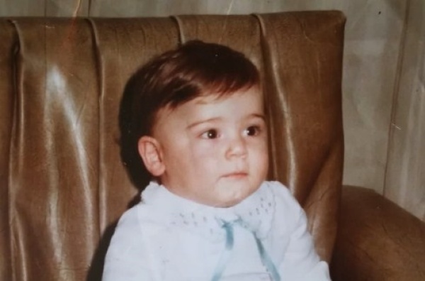 Fue entregado ilegalmente en La Plata por su propio abuelo cuando era un bebé y ahora busca a su madre biológica