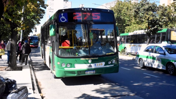 Pidieron que el transporte, la educación y los bancos sean servicios esenciales y se garantice una prestación mínima del 75%