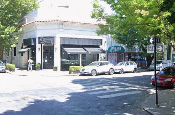 Un gerente bancario de La Plata fue agredido por su hermano en una confitería de pleno centro