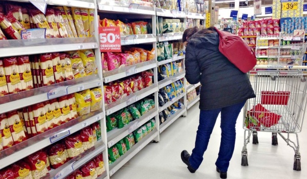 El Gobierno acordó con supermercados que los precios vuelvan a los del 10 de marzo