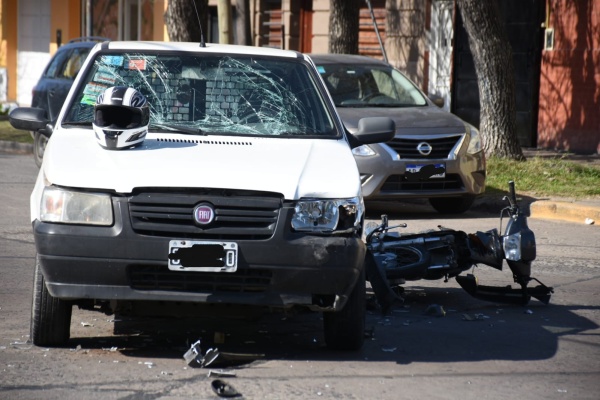 Una mujer fue trasladada de urgencia tras un accidente de tránsito en La Plata
