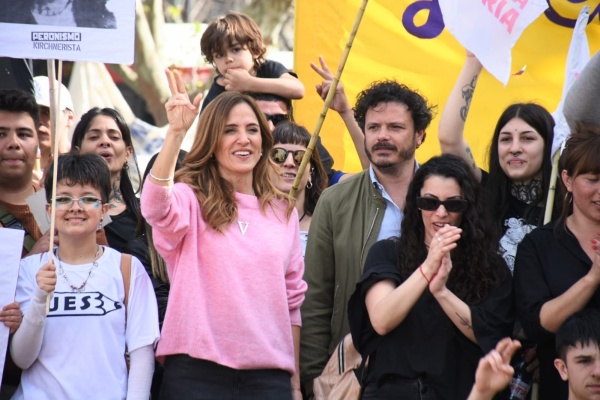 Victoria Tolosa Paz presente en la movilización por "La noche de los lápices" en La Plata: "Hay que tener memoria"