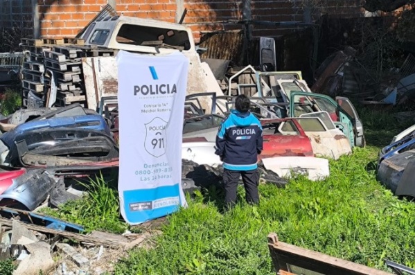 Desbaratan un desarmadero ilegal en Melchor Romero y detienen al dueño del predio