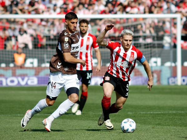 Estudiantes reaccionó tarde, fue perjudicado por Ramírez y sigue sin ganar