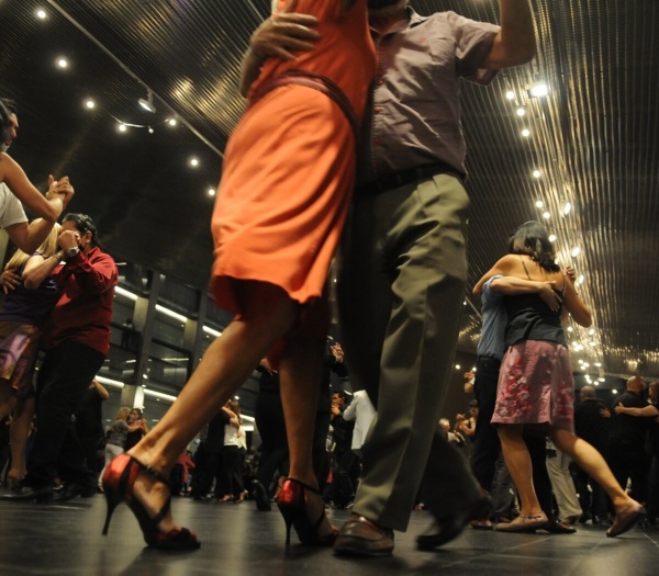 Con entrada libre y gratuita, Los Hornos tendrá una noche de música y milonga