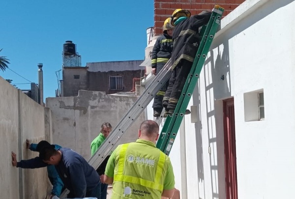 Un joven resultó herido tras caer al vacío en una obra en construcción en Berisso: fue internado en el hospital Larrain