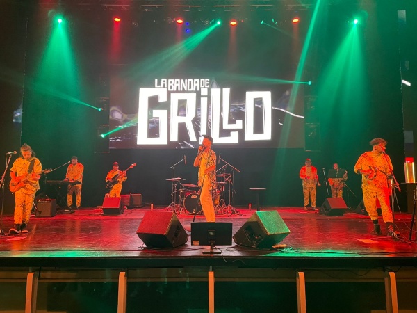 En un festejo de Carnaval a lo grande, el Teatro Luxor Sancor Seguros celebró con La Banda de Grillo