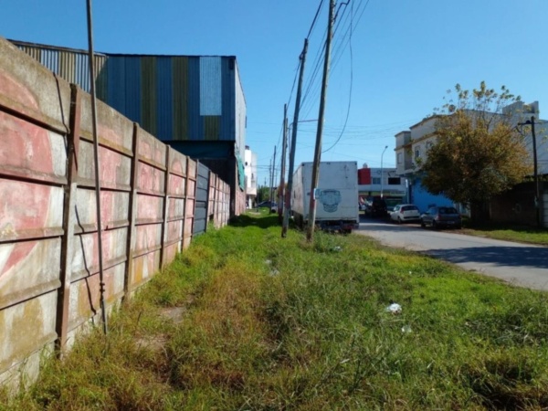 Vecinos de Los Hornos denuncian que hay una calle "a la deriva"